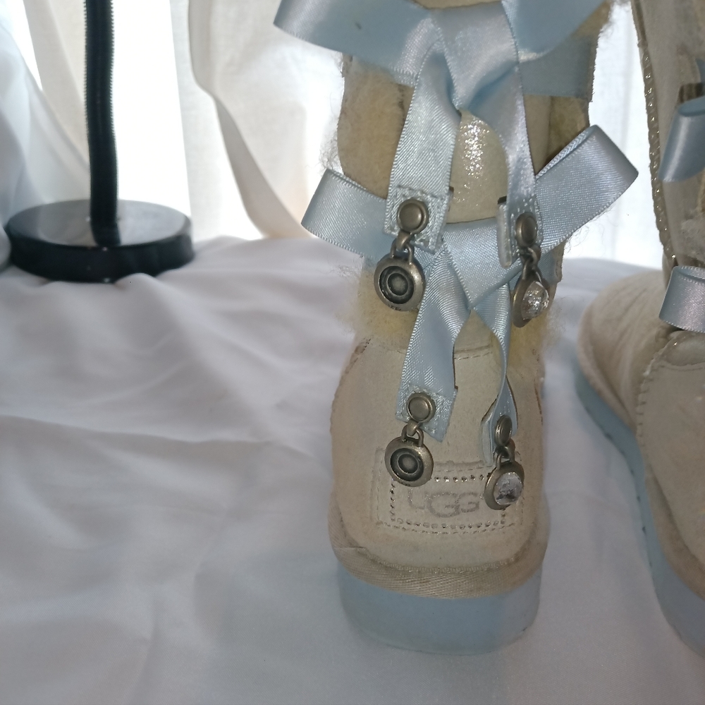 UGG “ I Do” Bailey Bow Bling silver shimmering boots w/ crystals Sz 8